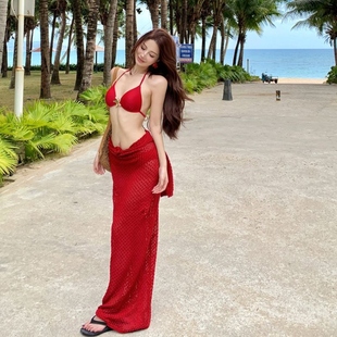 2025新款 红色长裙沙滩海岛度假明艳高级质感性感泳衣比基尼三件套