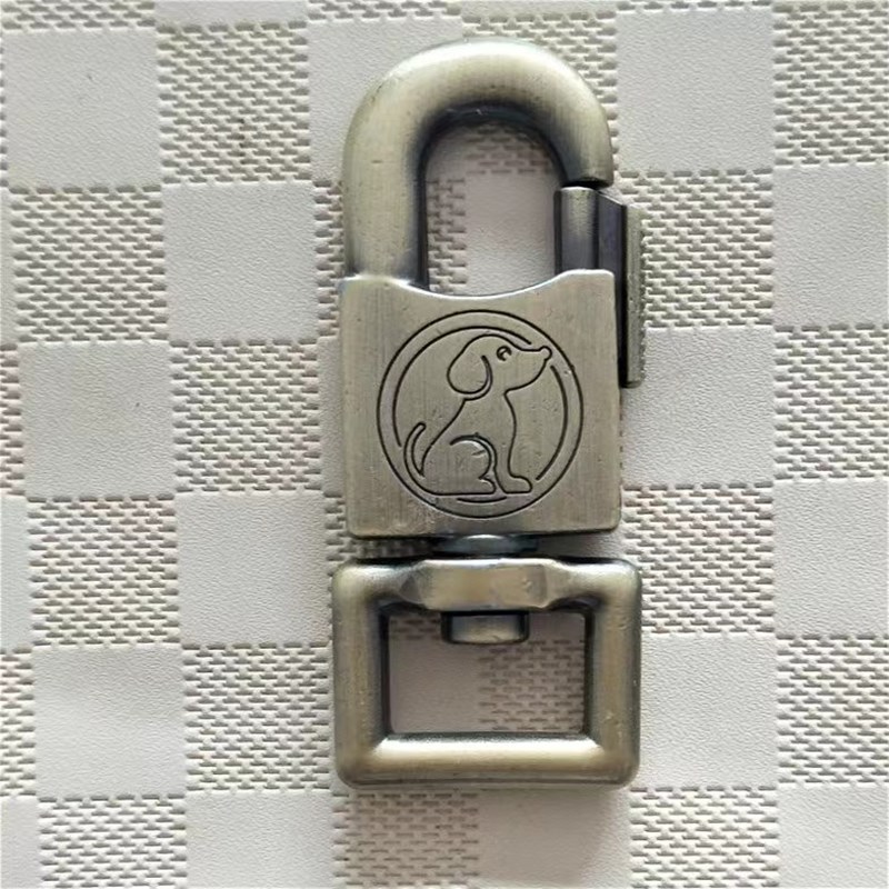 锁扣锌合金卡扣360度旋转万向扣狗扣狗绳扣牵引扣中大型犬狗挂钩