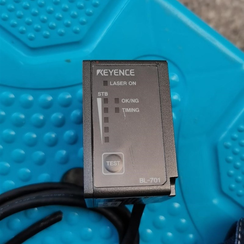 拆机基恩士BfL-701读码器一个(线头剪断)表面有一点刮痕,