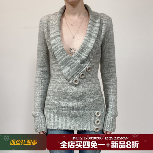 古早氛围感显瘦低领纽扣装饰毛衣