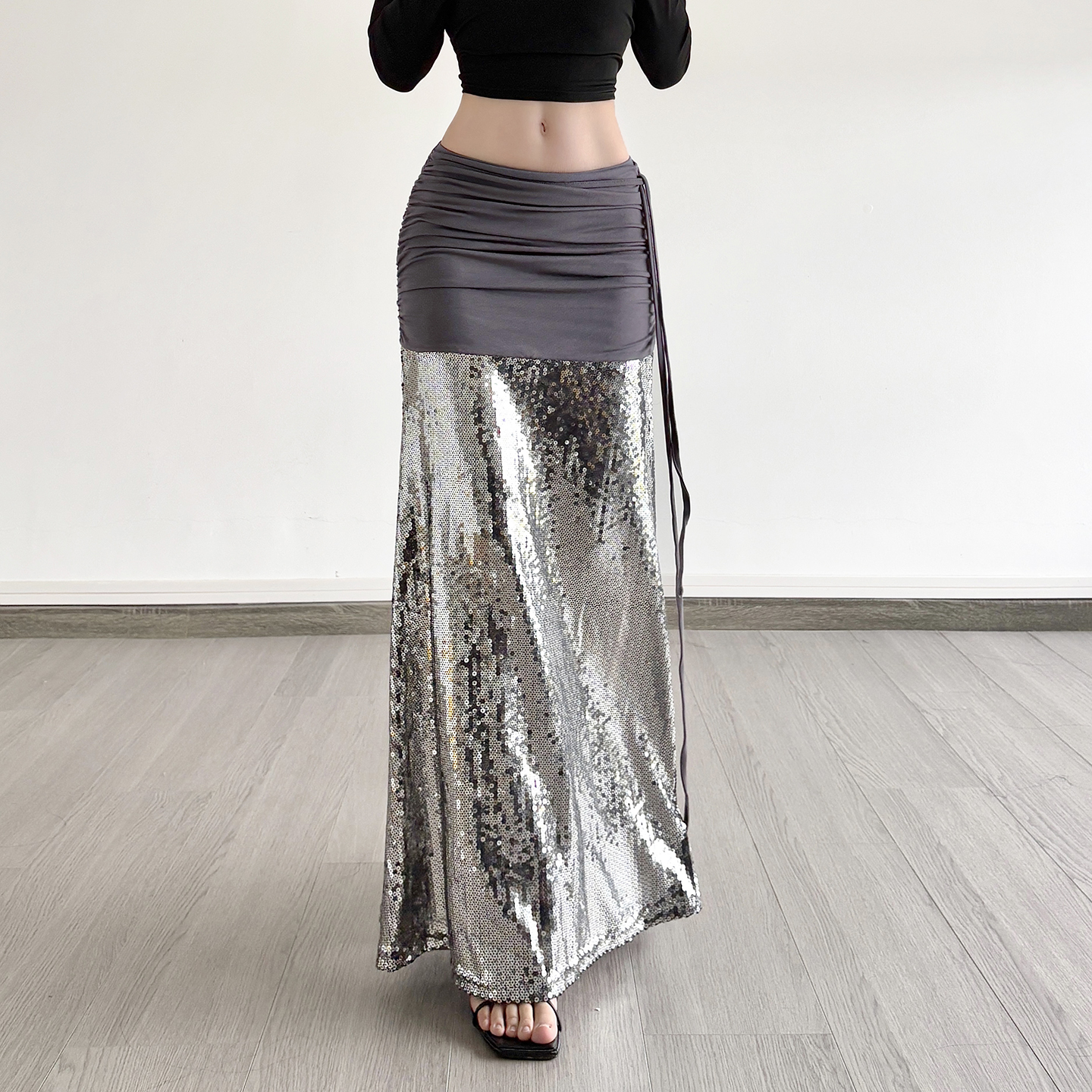 闪耀霓虹低腰性感收褶亮片半身裙