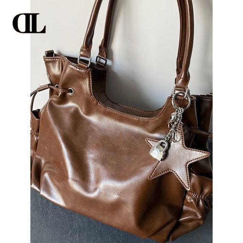 星星抽绳束口腋下包学院风