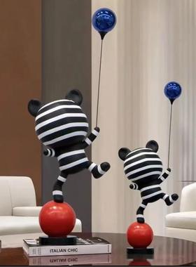 现代简约网红熊摆件客厅电视柜玄关卡通气球杂技熊落地雕塑装饰品