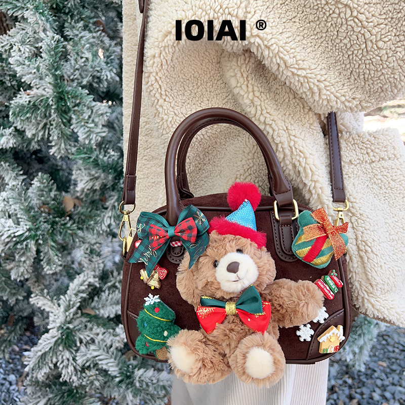 IOIAI圣诞节礼物定制高级感小熊包包可爱斜挎包手提包女冬季新款