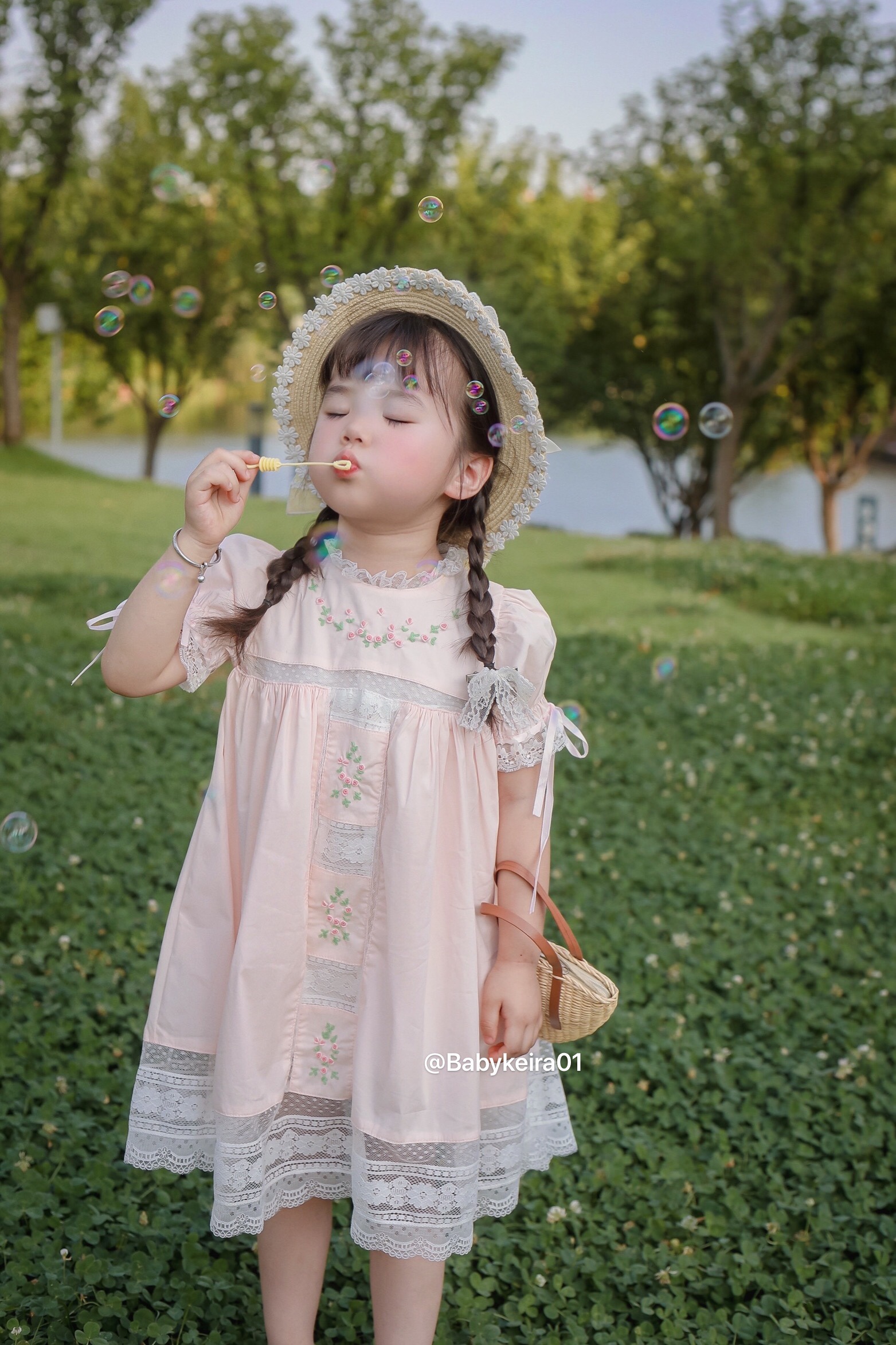 女童夏季法式传家宝连衣裙纯手工刺绣蕾丝公主生日裙洋气六一礼服