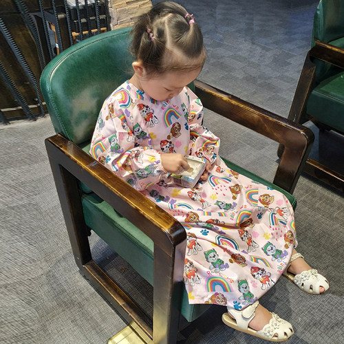 儿童带袖理发围布卡通画画小孩