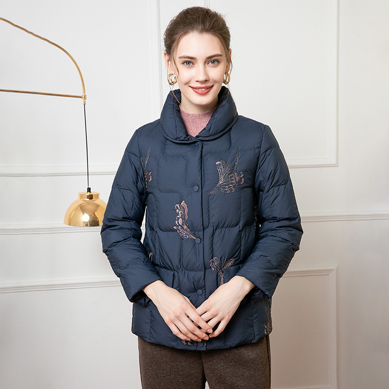 赏心岁月翻领羽绒服时尚气质刺绣