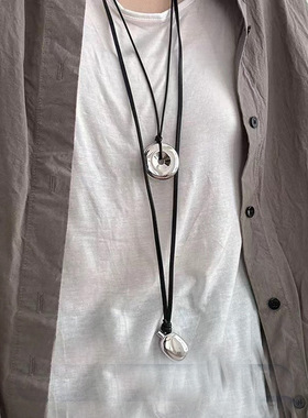 英国TopWhit黑皮绳水瓶圆环吊坠长款项链毛衣链简约百搭高级