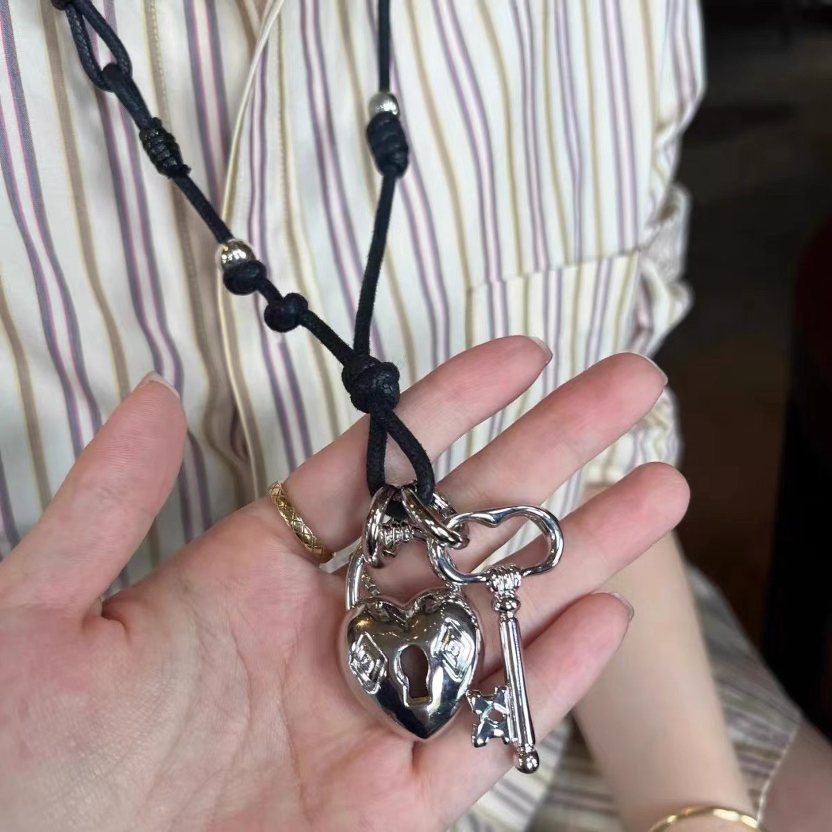 英国topwhit秋冬不规则毛衣链轻奢百搭博主毛衣配饰爱心锁链