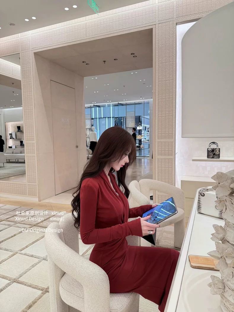 杜总家 高定BAZAAR女明星*优雅御姐气质v领纯欲红色修身连衣长裙