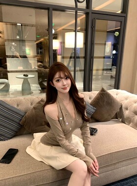 M900重工镶钻挂脖针织衫女秋冬长袖打底衫设计感气质御姐风上衣