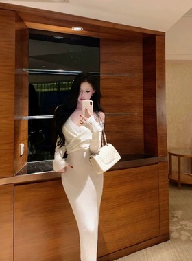 【12.24 00:00 新品95折+双旦折扣】JAYKY YANG 挂脖收腰针织裙