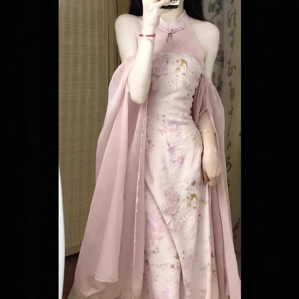 新中式改良旗袍订婚礼服高端轻奢小众中国风粉色挂脖连衣裙女春夏
