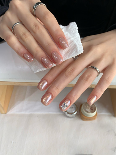 新年圣诞雪花钻显白极光粉纯手工定制穿戴甲成品假指甲贴片短款甲