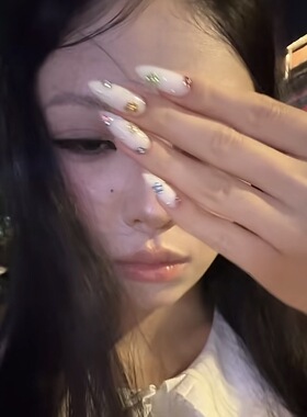 白女ins新款纯手工穿戴甲中杏仁贝拉同款闪钻建构美甲气质千斤感