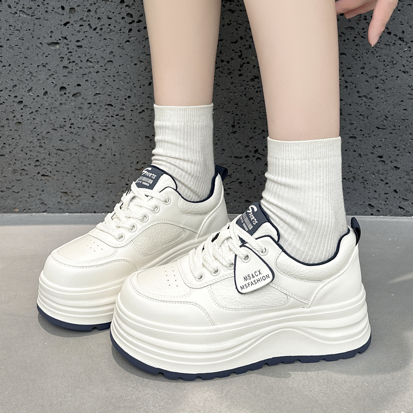 轻便厚底小白鞋女款2025新款爆款