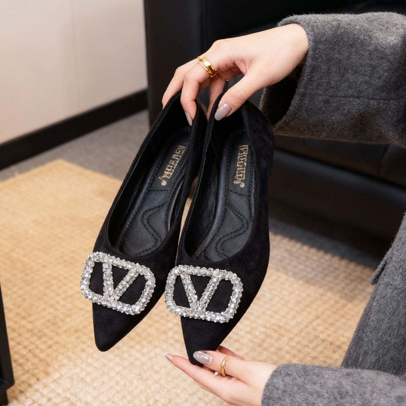 2025春秋季新款尖头气质名媛平底绒面单鞋真皮水钻方扣软底瓢鞋女