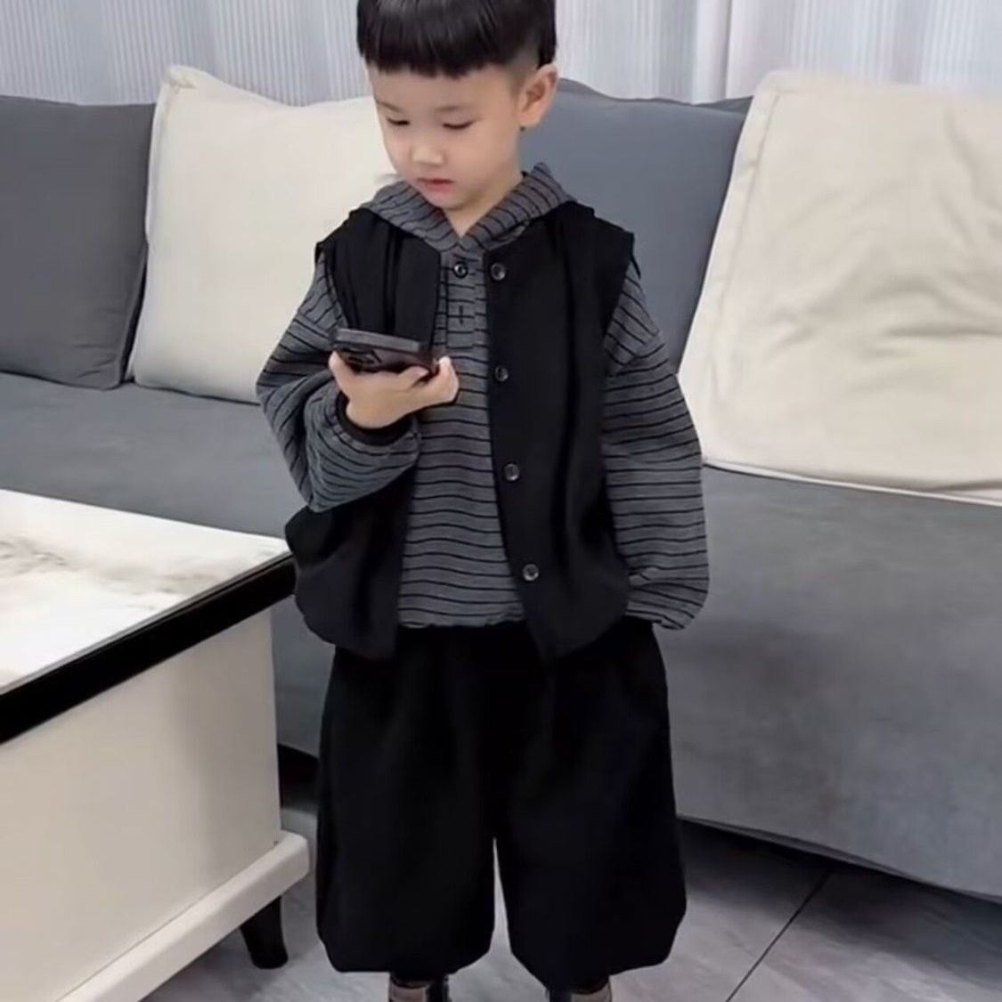 男童秋季套装2025新款儿童女童连帽卫衣痞帅韩版马甲灯笼裤三件套