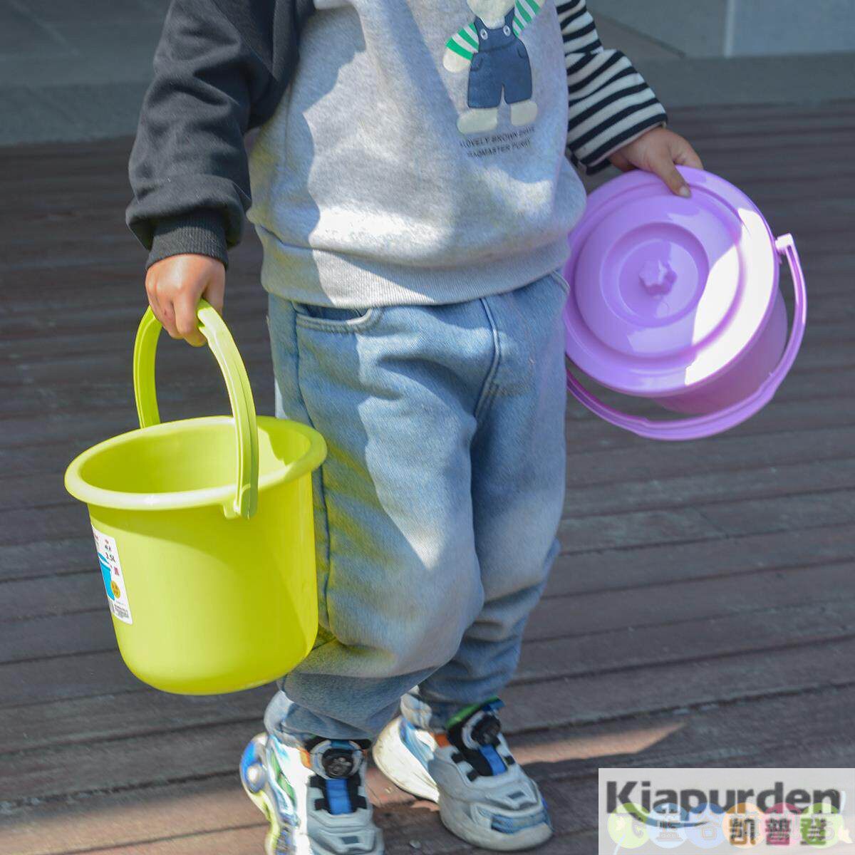 幼儿园小水桶带盖子小号水桶加厚家用手提玩具儿童沙滩桶美术可携