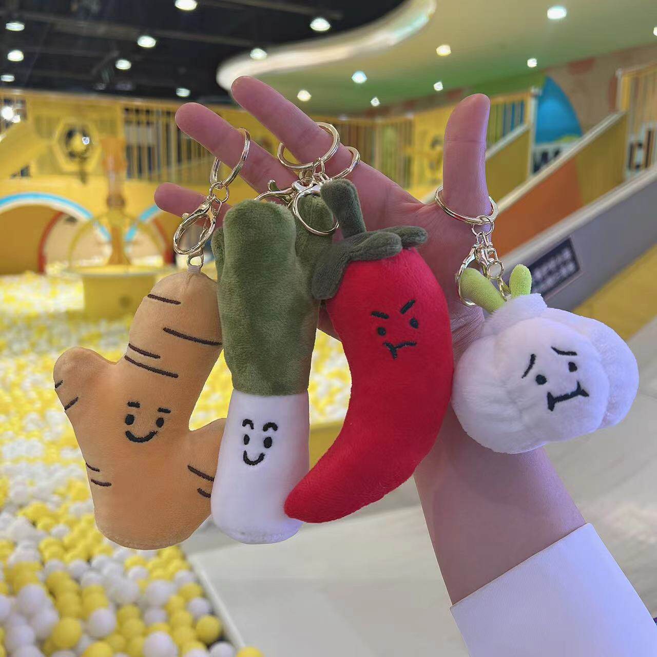 抖音同款创意卡通搞怪大蒜大葱姜辣椒毛绒挂饰钥匙扣娃娃