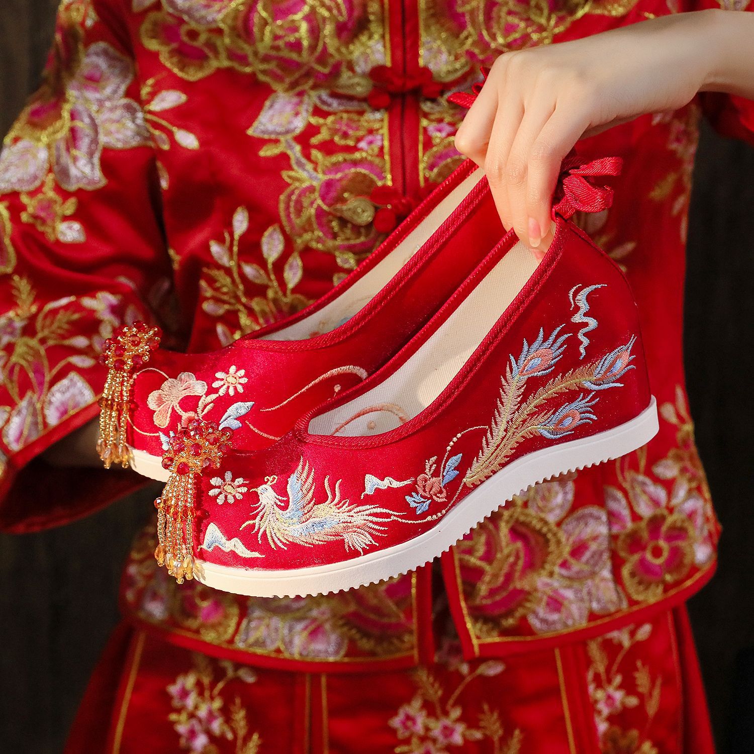 中式汉服婚鞋新娘配秀禾古装