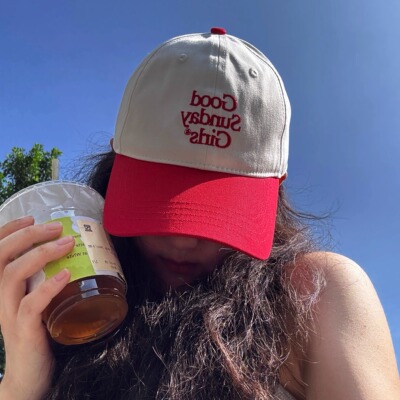 Talktokey(TTO) 周日好女孩 美式英文刺绣百搭软顶红白拼色棒球帽