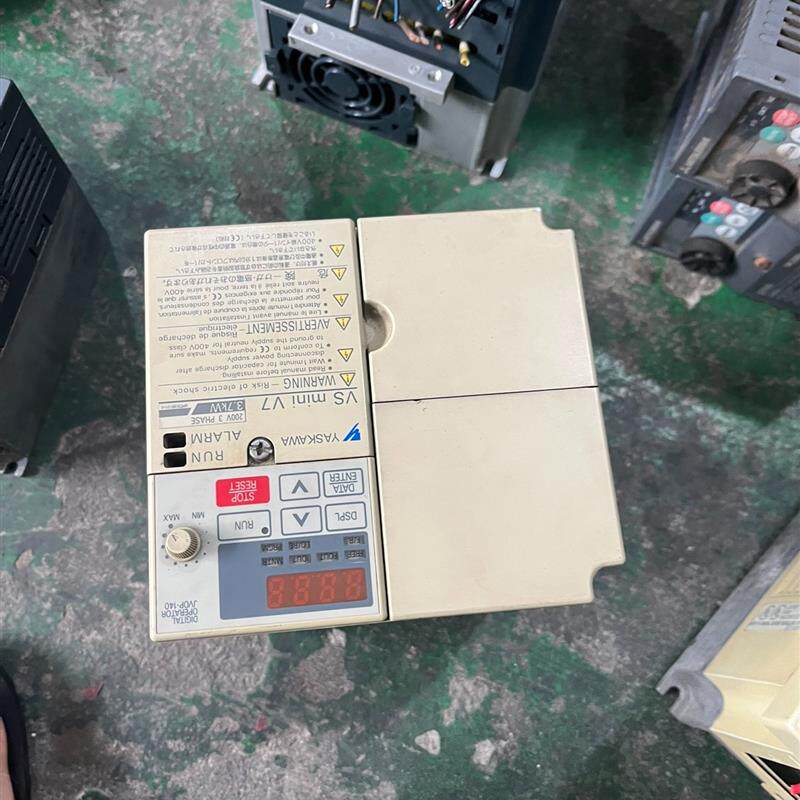 安川变频器CIMR-V7AT23P7  3.7KW/220V(请询价)