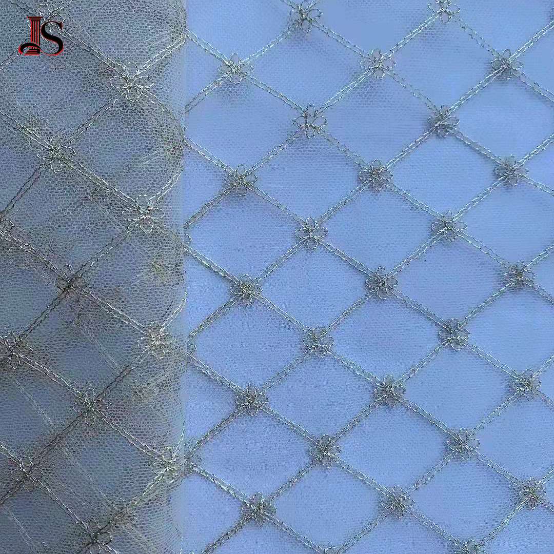 上新 网纱金线方格菱形小梅花满腹绣花童装女装轻薄软蕾丝面料