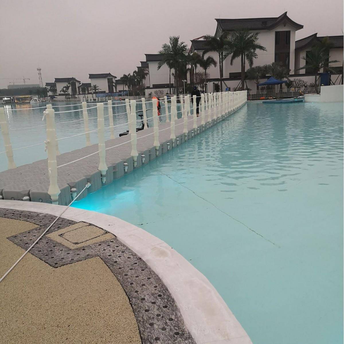 塑料浮筒水上浮桥浮动码头拦污浮球龙舟赛出发平台游泳池