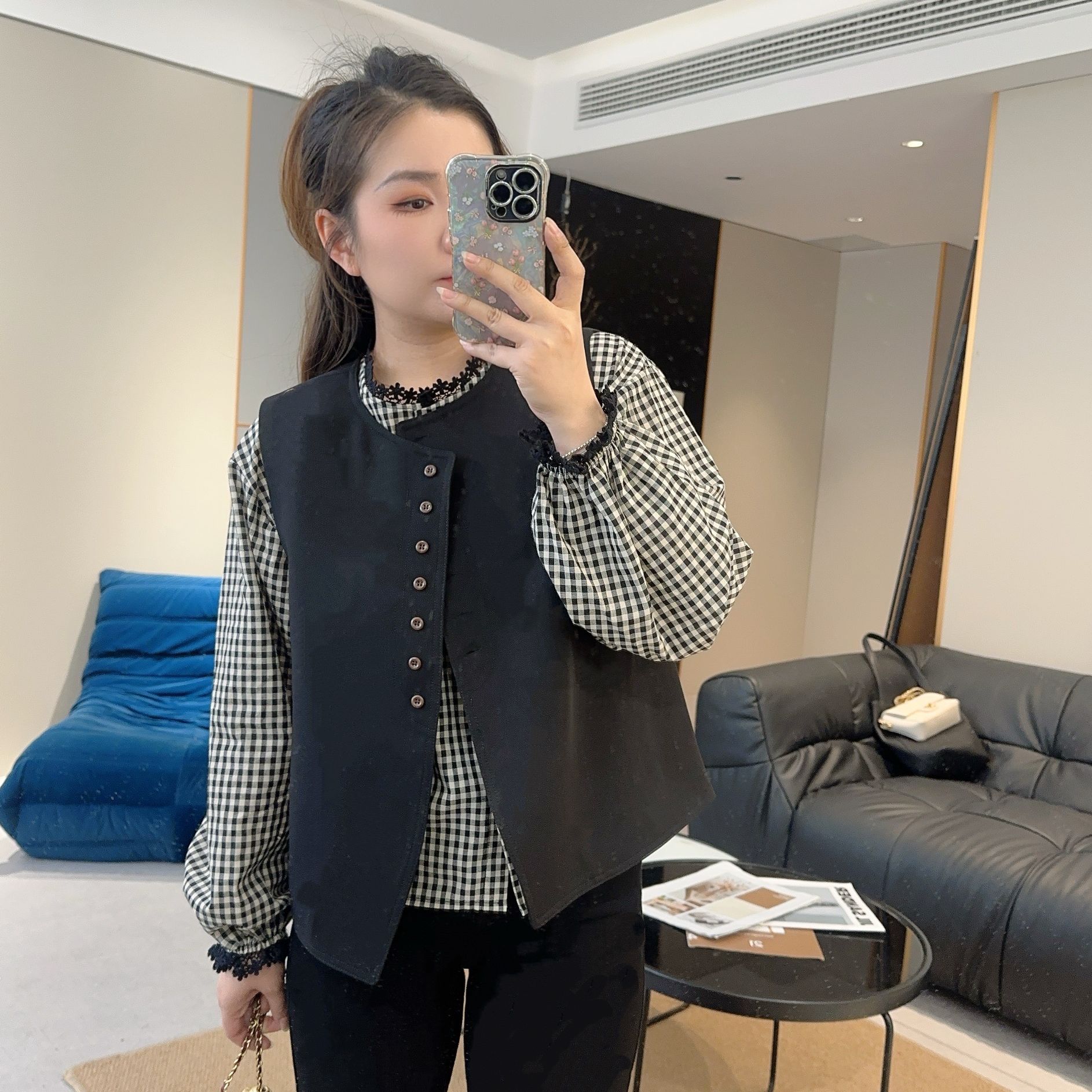 【欧加恋恋】2025早春新款时尚百搭显瘦竖排多扣马甲 SF25020703