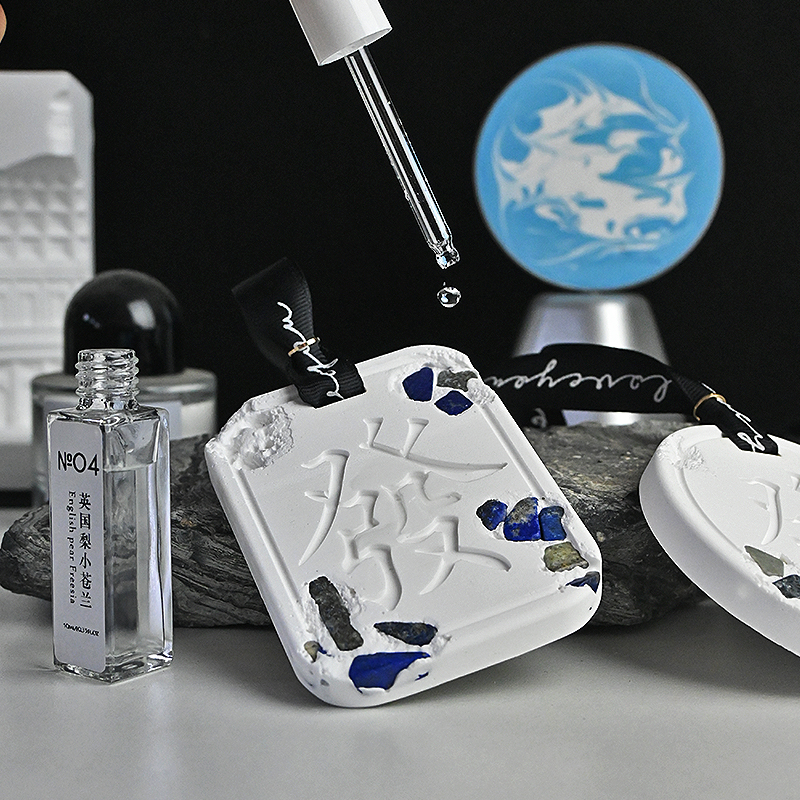 不破不發新跨年礼物扩香石无火香薰牌车内衣柜装饰挂件麻将淡香氛