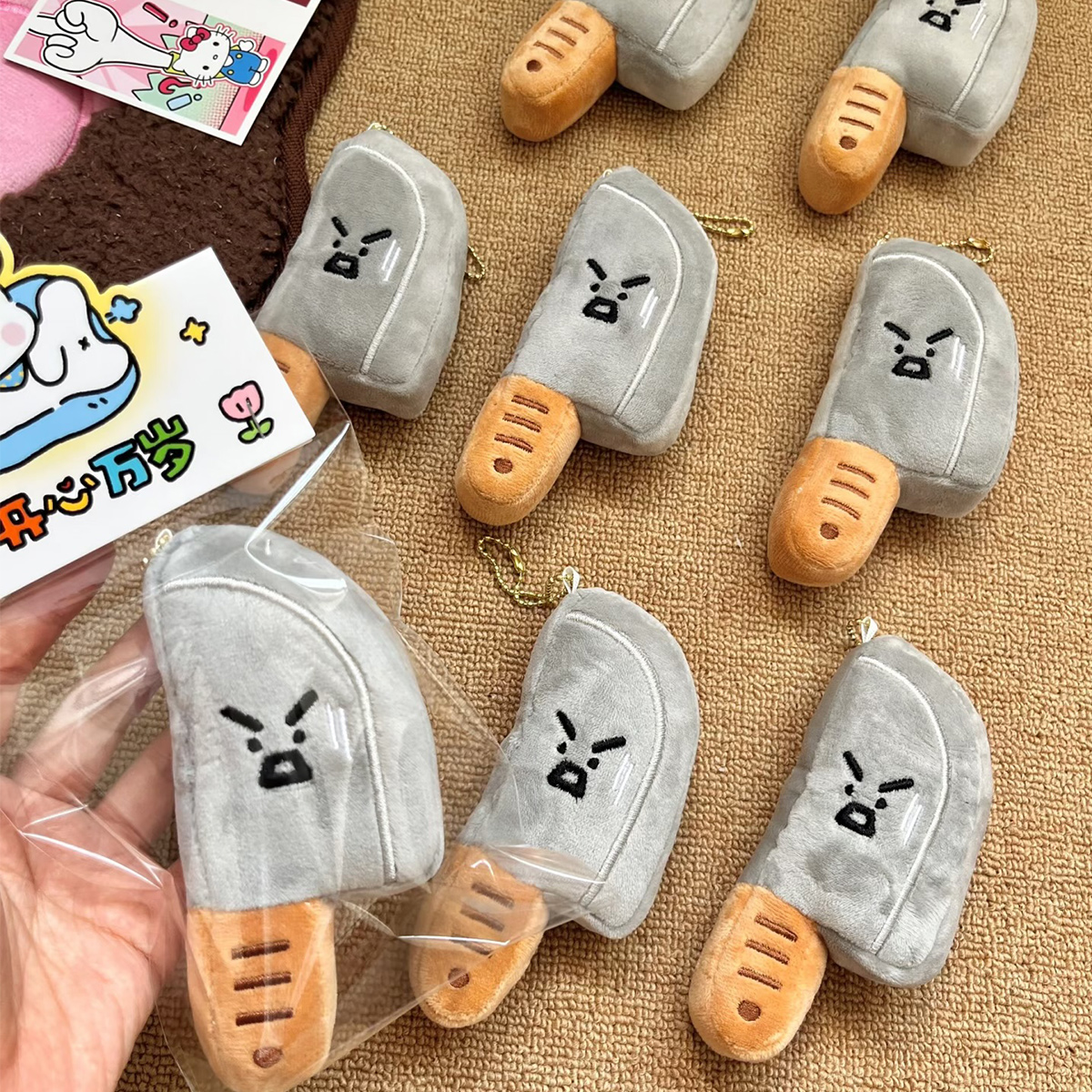 菜刀毛绒挂件搞怪愤怒表情创意小刀背包钥匙扣挂饰可爱公仔情侣款