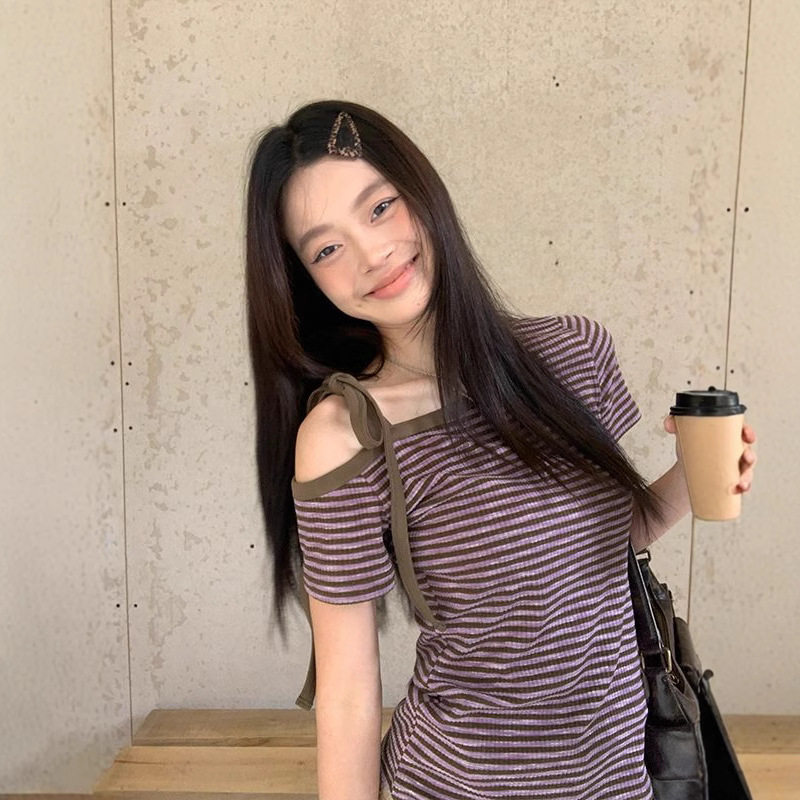 紫色条纹斜肩短袖T恤女夏季修身显瘦韩系露肩独特辣妹上衣女批发