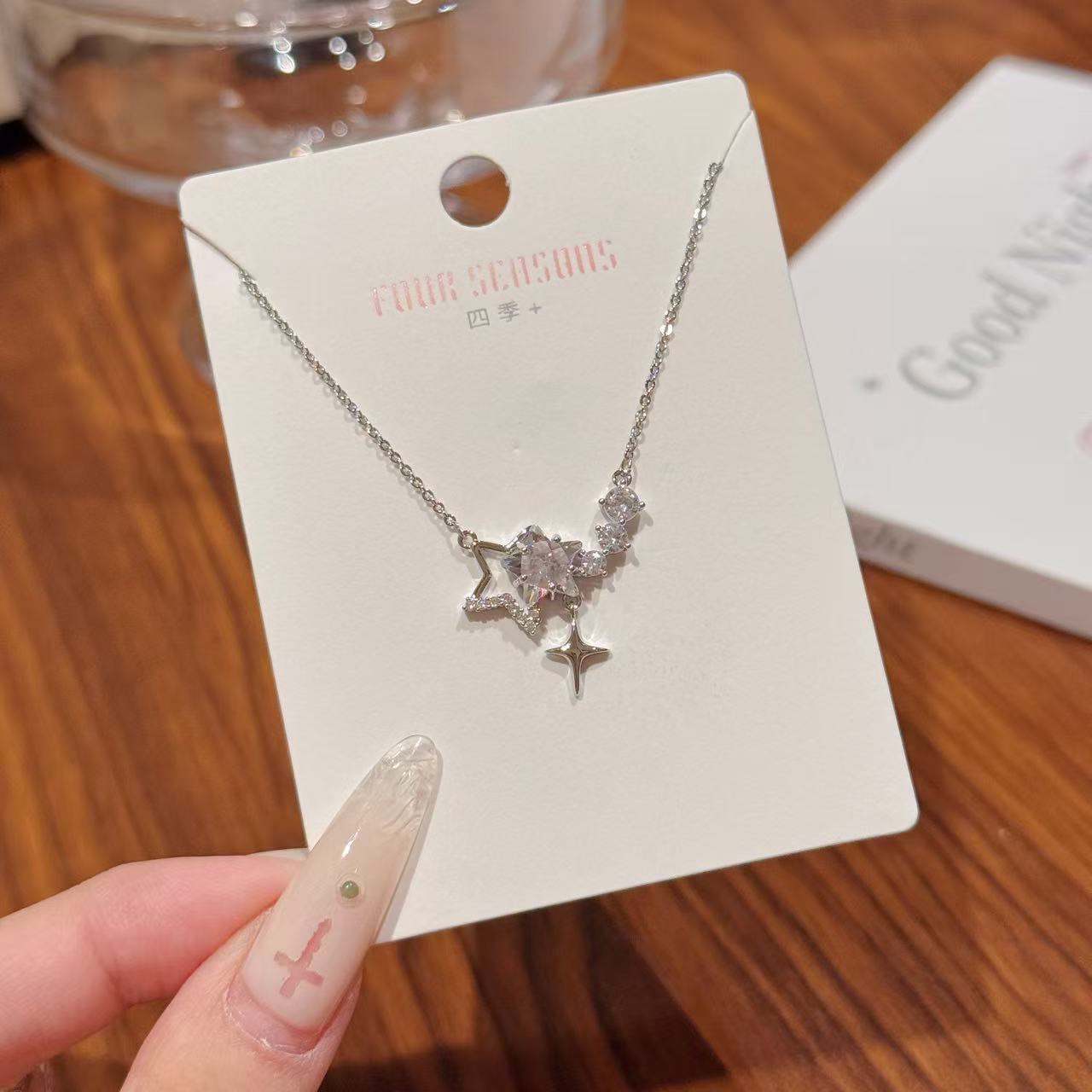 日本品质新款星星精致闪钻项链轻奢高级感锁骨链气质时尚首饰个性
