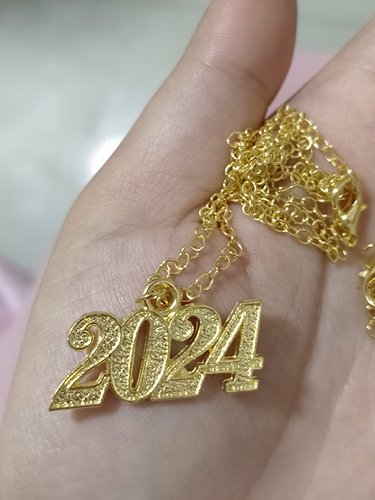 2024 纪念性项链新款细闪黄金色项链