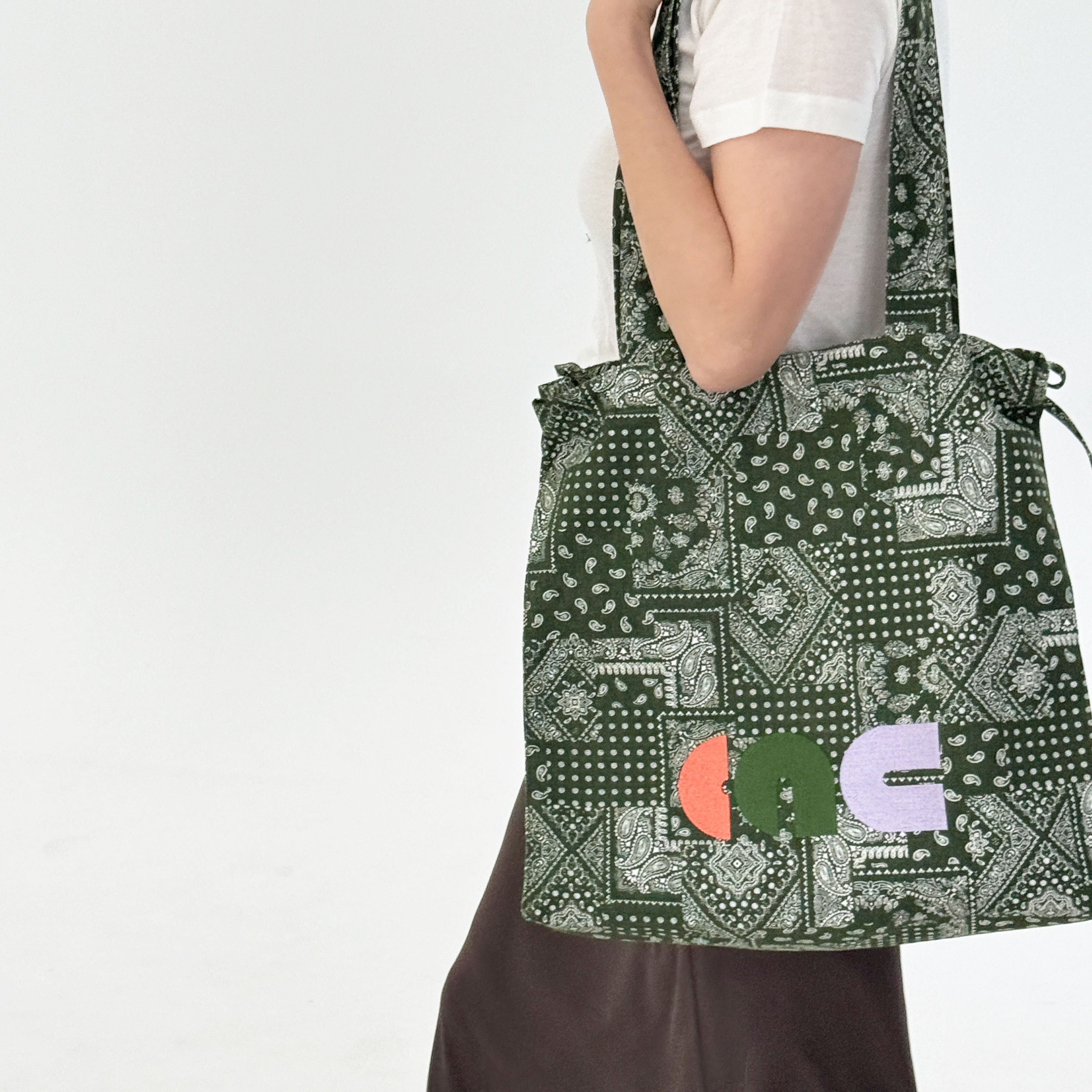 CAC波斯异域风情刺绣大号包包