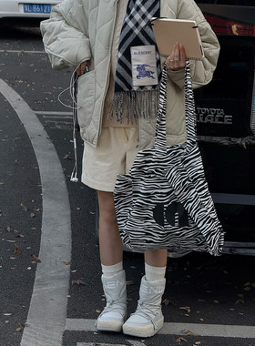 CAC斑马纹巨能装多用途帆布包