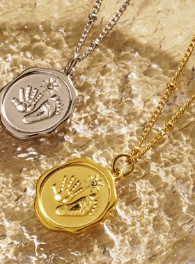 创意新生儿宝宝手掌脚印纪念项链 男女纪念婴儿小圆牌不锈钢吊坠