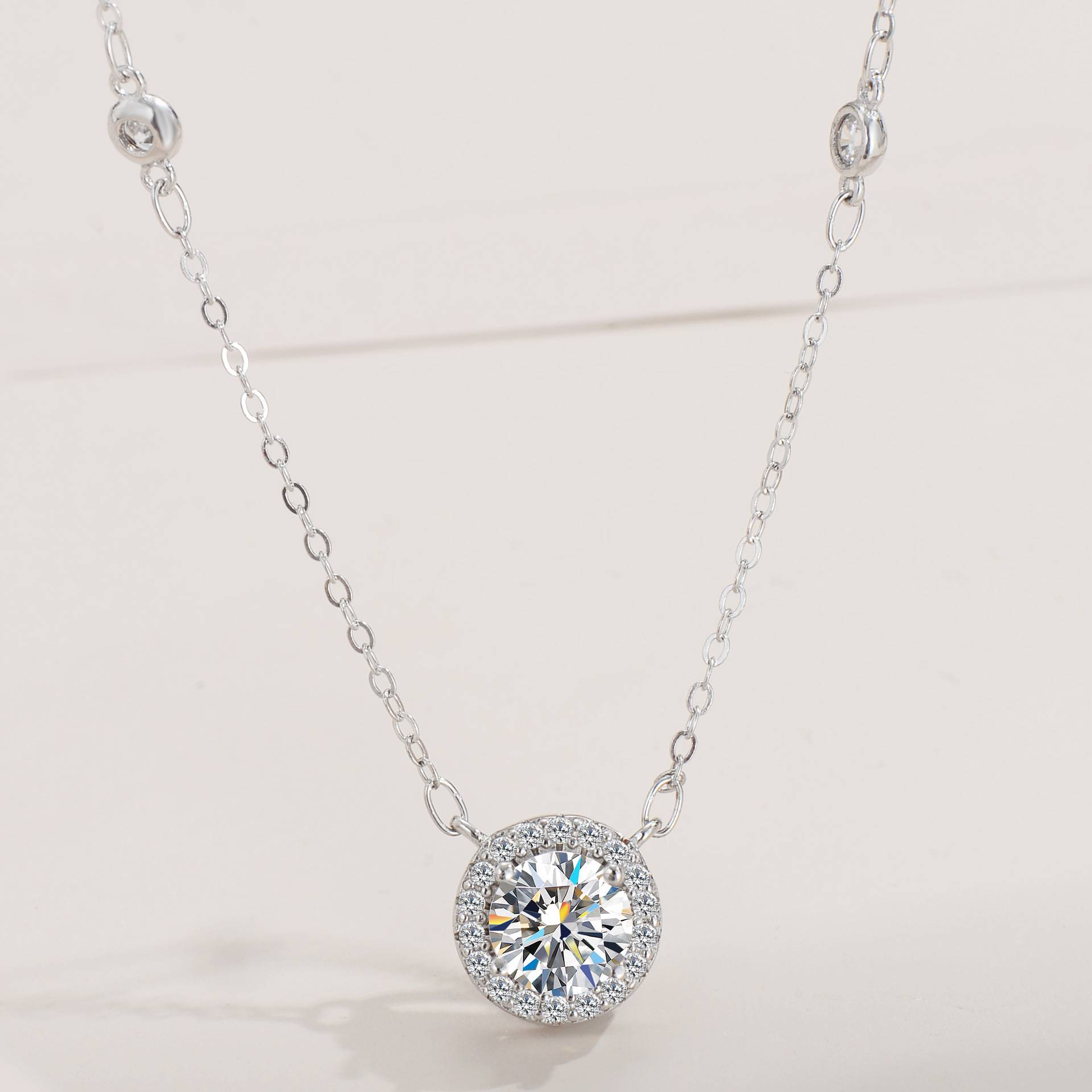 莫桑石项链女S925纯银圆包微镶时尚吊坠高级感轻奢白搭