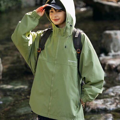 美式户外工装连帽冲锋衣果绿色高级感外套男女秋旅游登山速干风衣