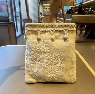 贝壳流苏吊坠重工提花刺绣亚麻包文艺黄麻手机迷你斜挎日系竖款