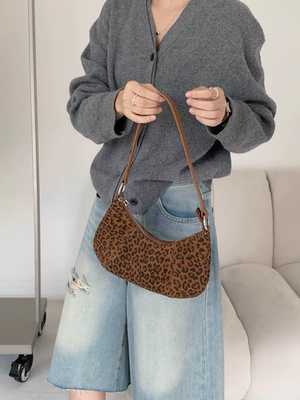 豹纹包包女高级感小众月牙腋下包磨砂饺子包斜挎牛角包