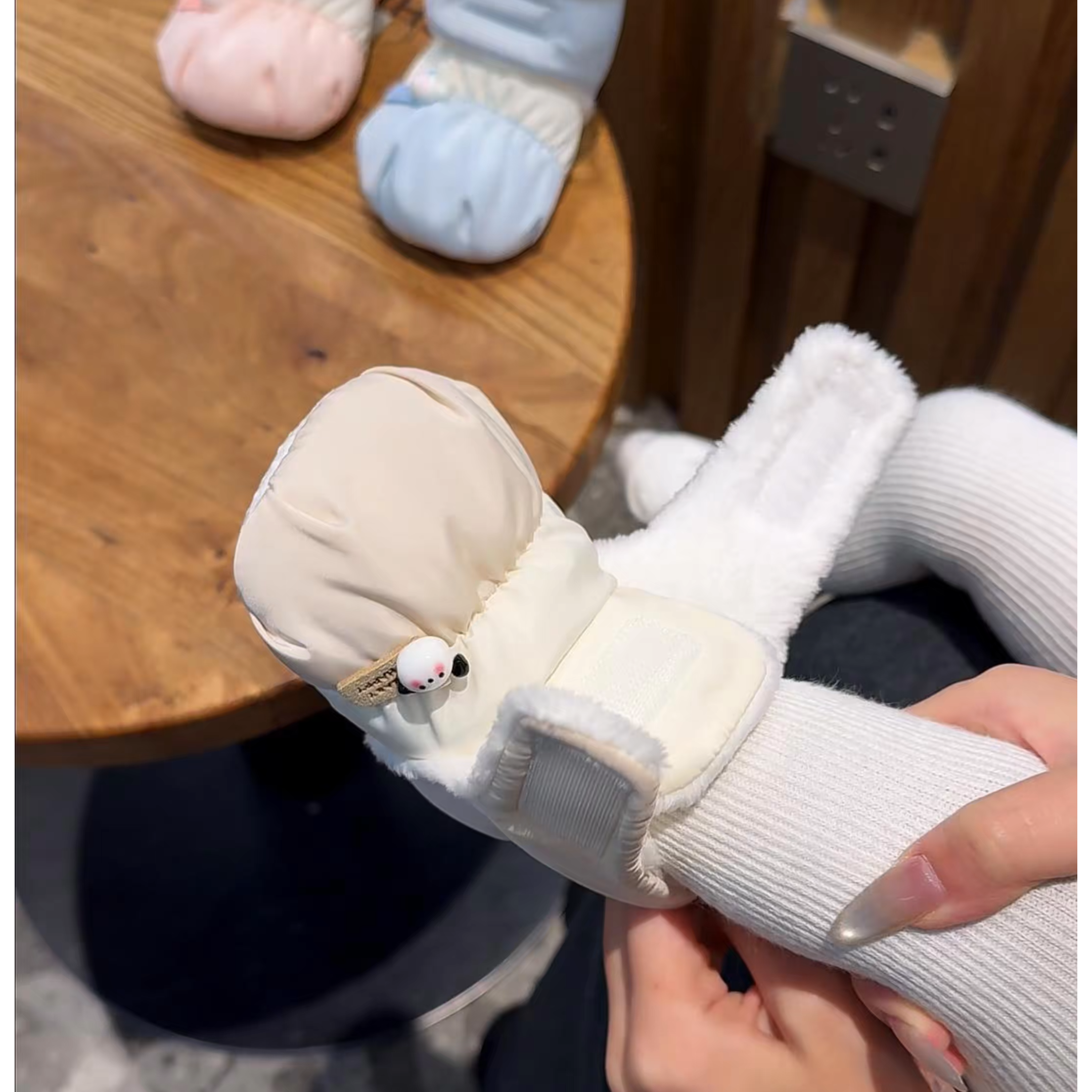 婴儿鞋0-6个月秋冬季加绒加厚软底男女宝宝1岁学步鞋袜子鞋不掉