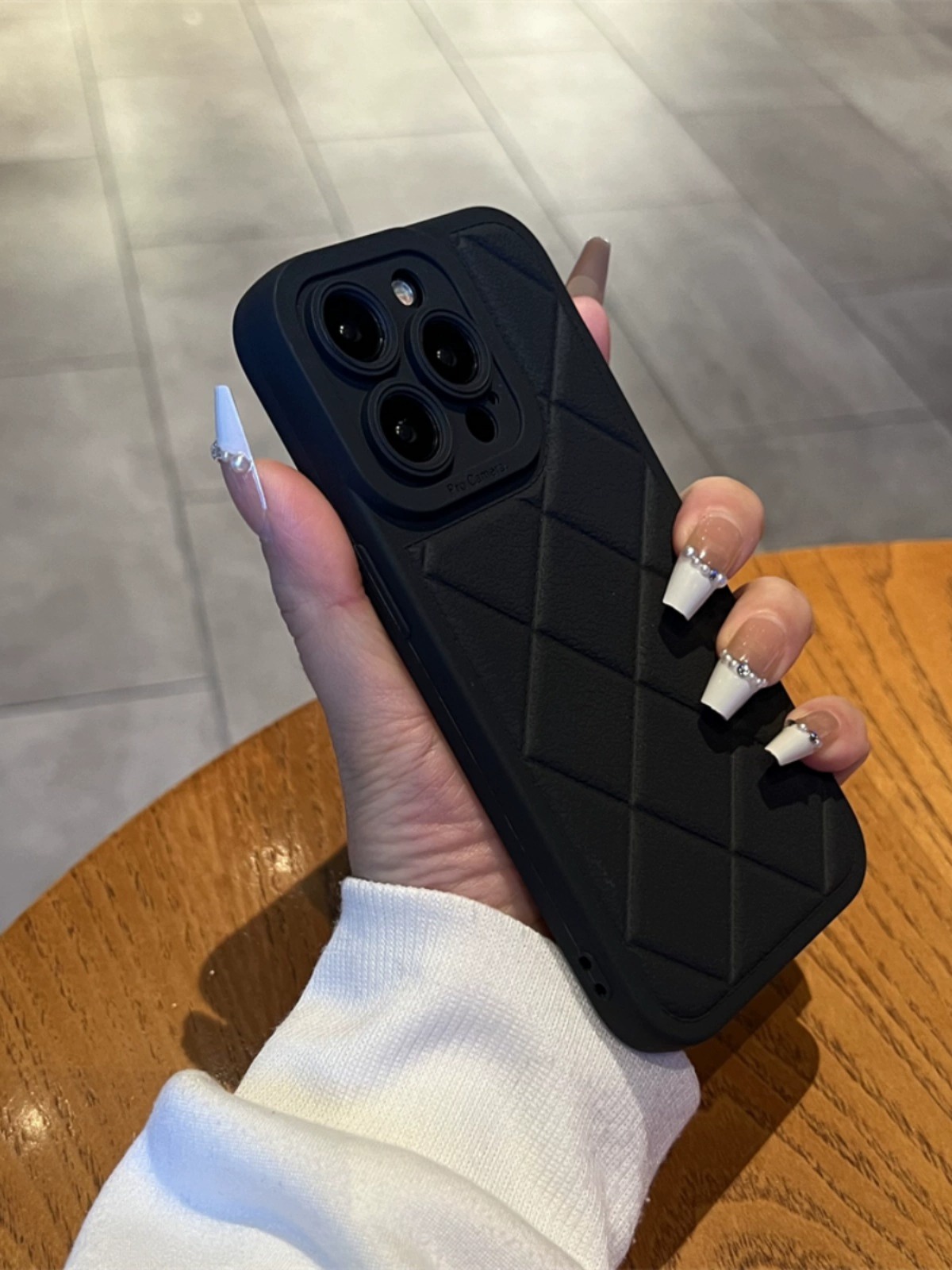 苹果15硅胶软壳简约菱格小香风