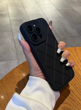 简约菱格小香风纯色适用15promax保护壳苹果14手机壳13pro新款12小众14plus全包镜头11男女情侣款xs/xr防摔套