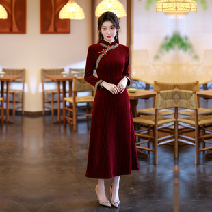 红色雪尼尔旗袍长袖加厚保暖冬装中年女妈妈日常改良连衣裙无开衩