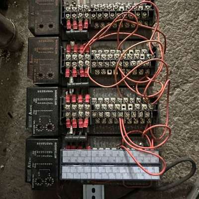 议价PLC模块，型号AX41C和AY51C，实物拍摄。成色如议价