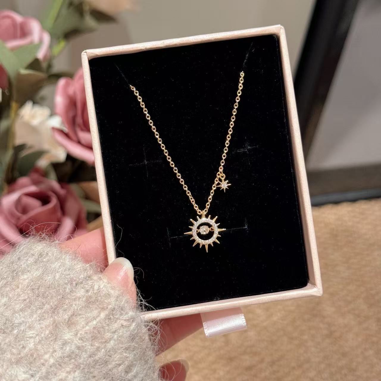 日本品质新款太阳项链轻奢高级感时尚饰品小众精致小巧锁骨链简约
