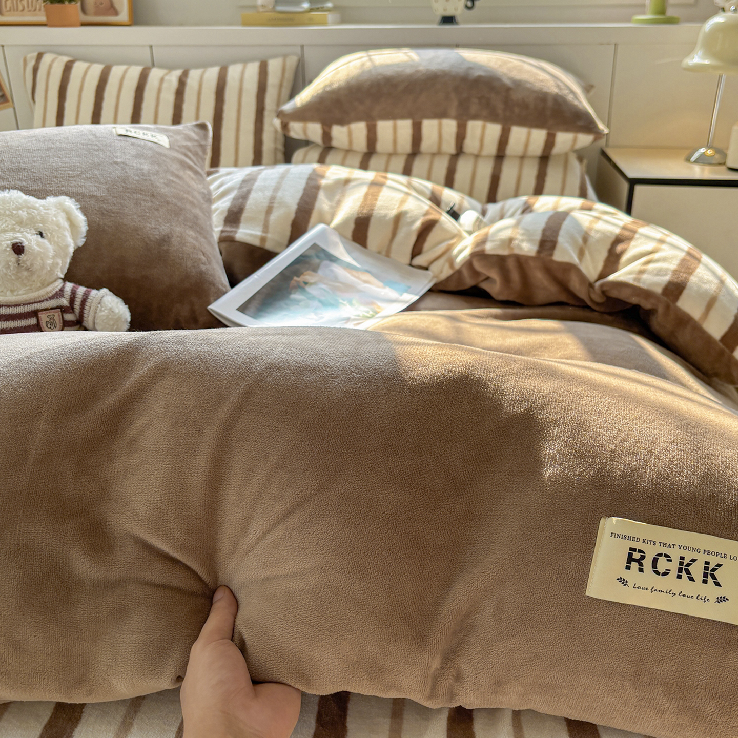 新品韩式简约双面牛奶绒家居床品双人床四件套枕套冬天加厚