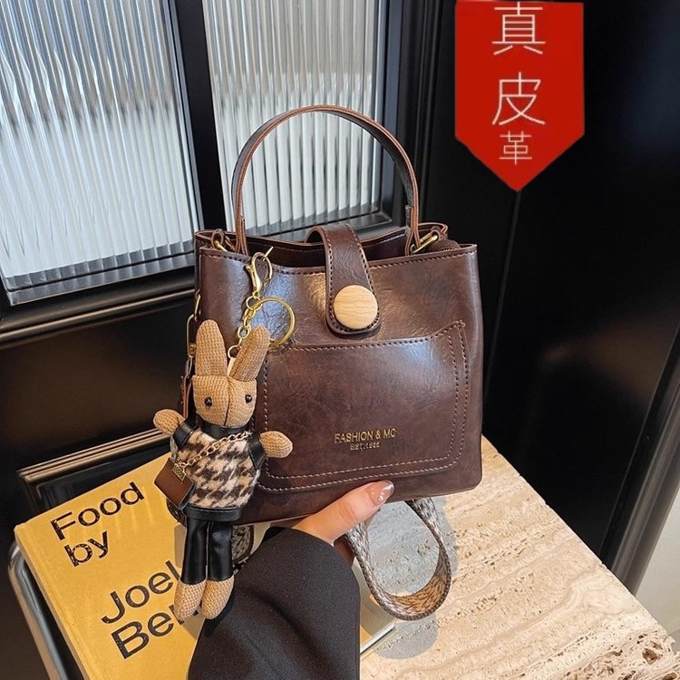 2025新款潮真皮小众设计水桶包